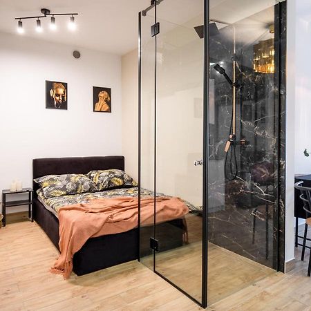 Wyjatkowy Apartament Z Prysznicem Posrodku Na Wyjatkowe Wieczory - Dostep Na Kod, Parking Лодзь Екстер'єр фото