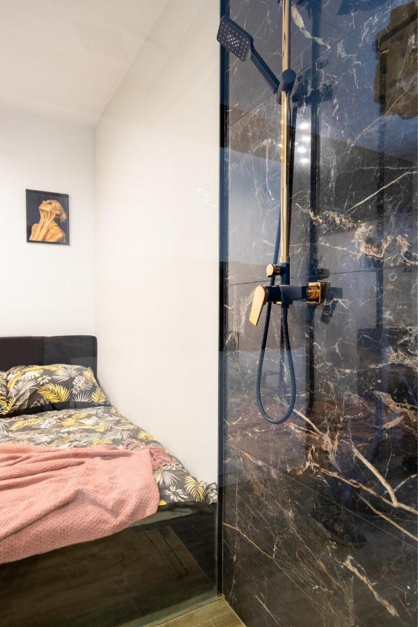 Wyjatkowy Apartament Z Prysznicem Posrodku Na Wyjatkowe Wieczory - Dostep Na Kod, Parking Лодзь Екстер'єр фото